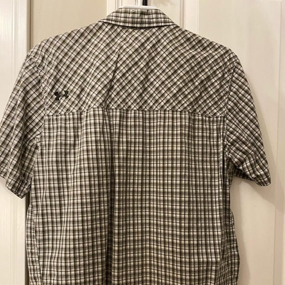 Under Armour Men’s Button Down T-shirt SIZE:L - Picture 2 of 3